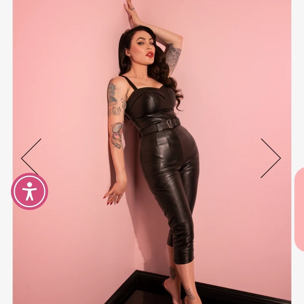 Vixen By Micheline Pitt Faux Leather Capri Pants Size Medium